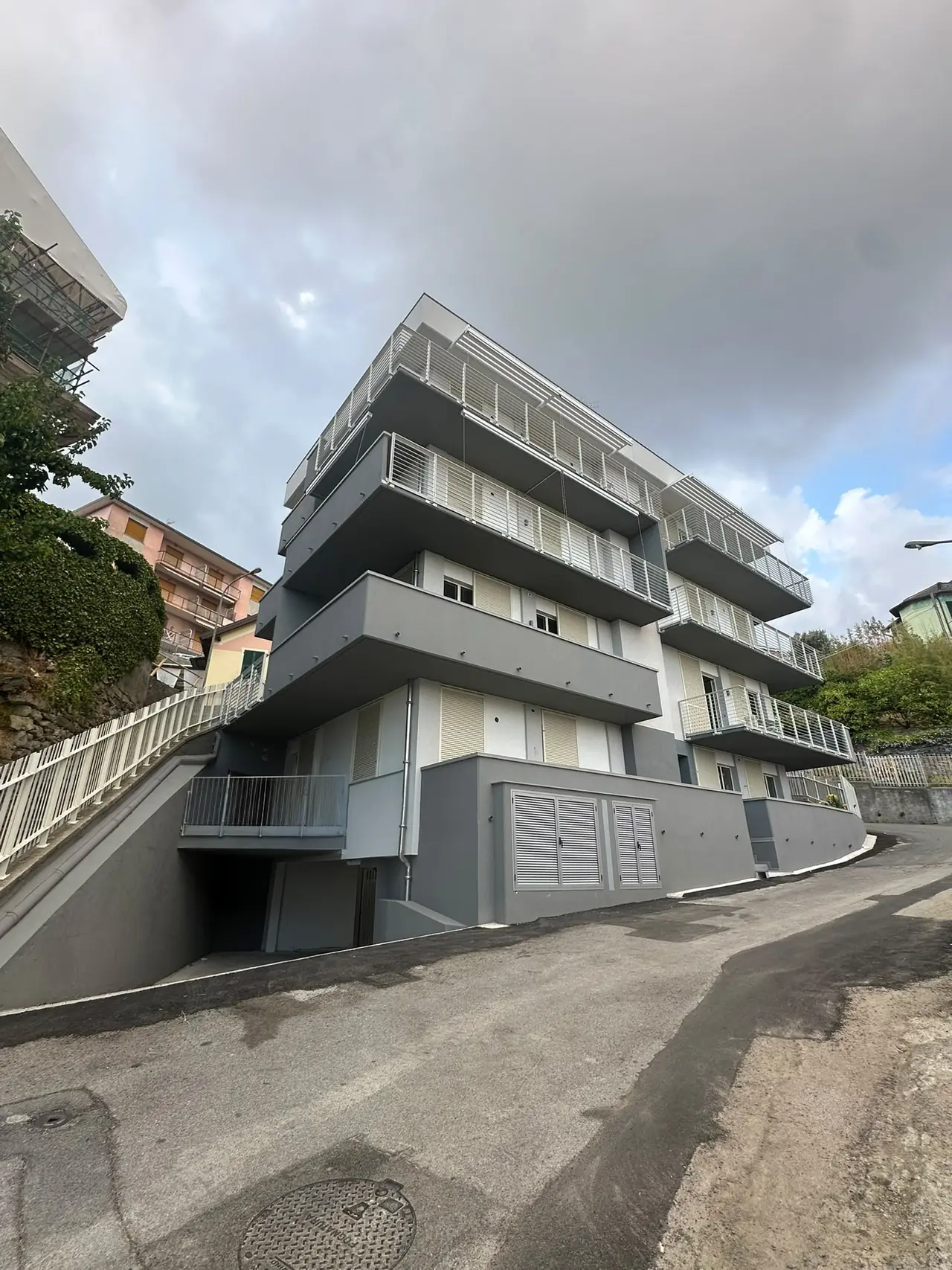 Bilocale nuovo con terrazza, a pochi passi dal mare – Spazio esterno