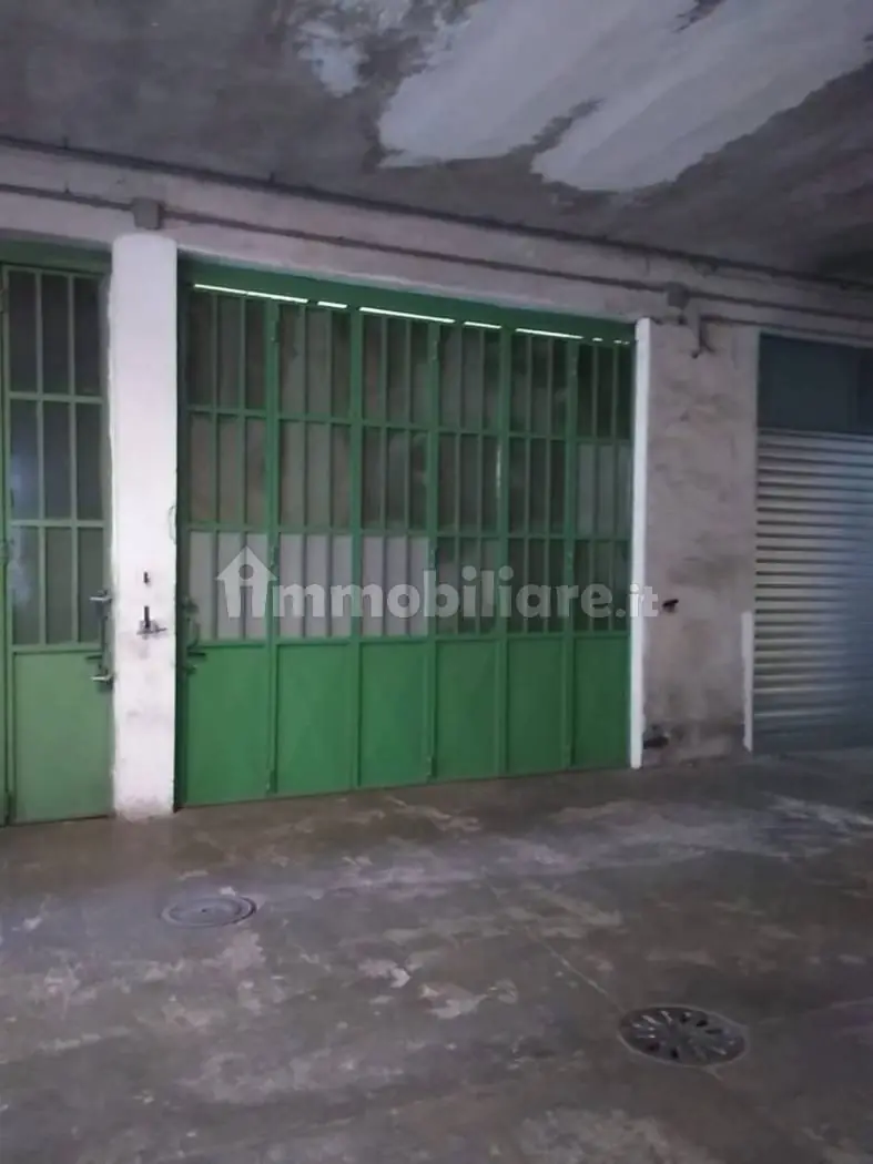 Magazzino di 80 m² con bagno e area di carico – Magazzino