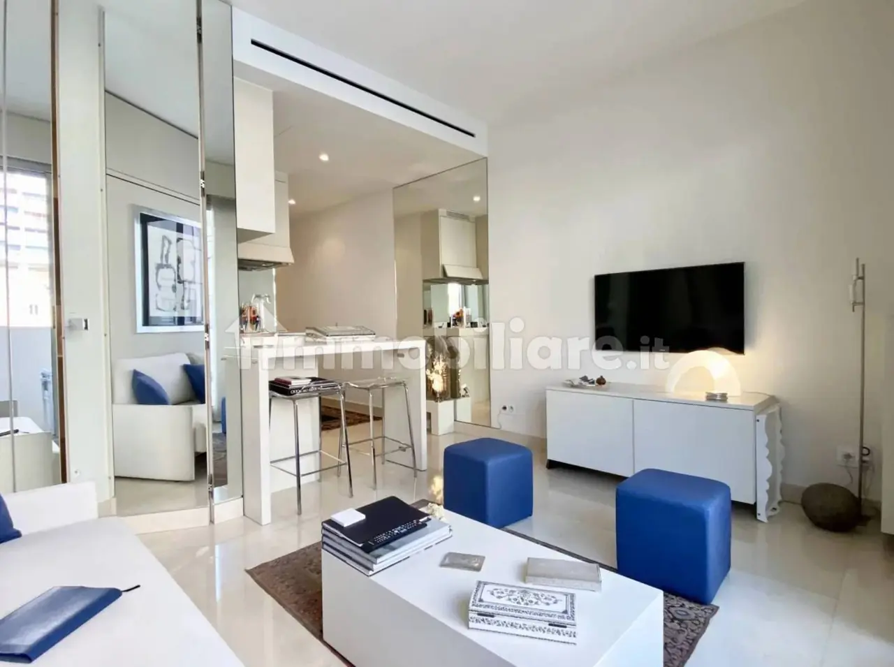 Pied-à-terre ristrutturato con terrazza, residenza Château d'Azur – Stanza arredata