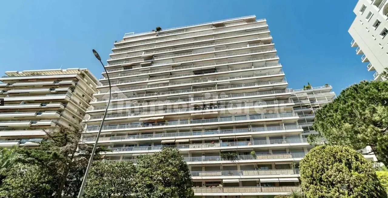 Pied-à-terre ristrutturato con terrazza, residenza Château d'Azur – Facciata