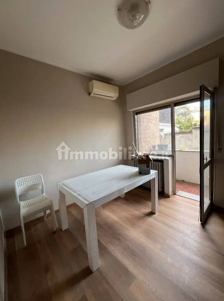 Quadrilocale ristrutturato con box auto e cantina – Camera da letto
