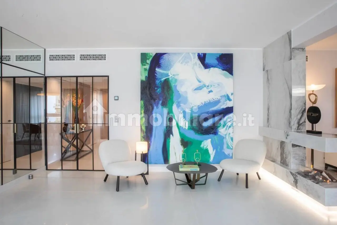 Residenza di prestigio con terrazza di 95 m² e giardino privato – Interno non residenziale