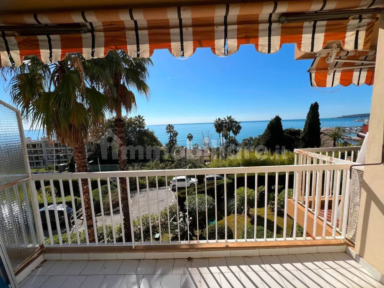 Trilocale ristrutturato con terrazza vista mare – Mentone · Garavan